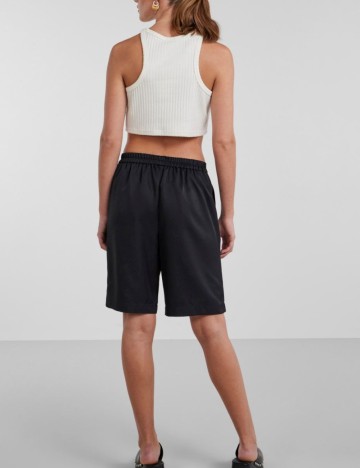 Pantaloni scurți Pieces, negru