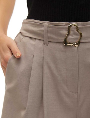 Pantaloni scurți Vero Moda, maro