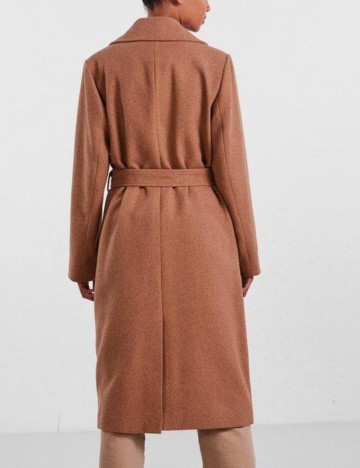 Palton Pieces, maro