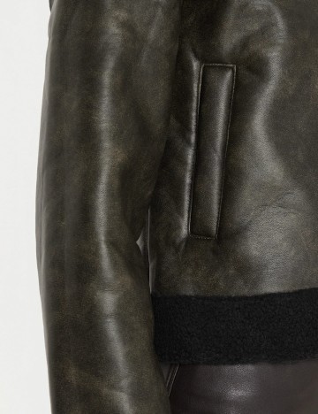 Cojoc Pieces, kaki