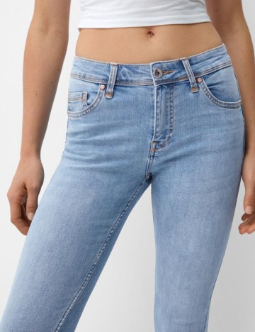 Jeans Bershka, albastru