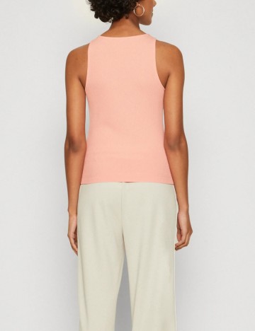Maiou Guess, roz corai