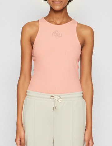 Maiou Guess, roz corai