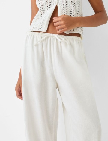 Pantaloni Bershka, alb