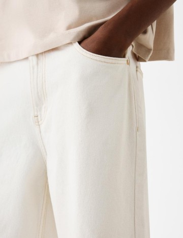 Pantaloni scurți Bershka, crem