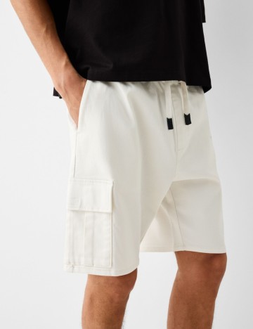 Pantaloni scurți Bershka, alb