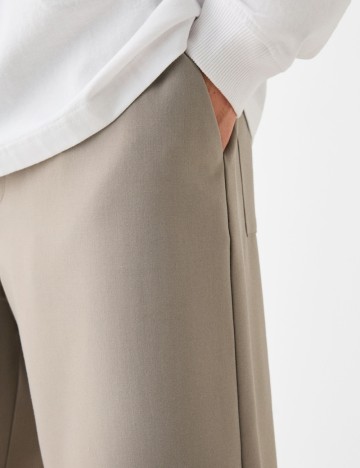 Pantaloni 3/4 Bershka, bej