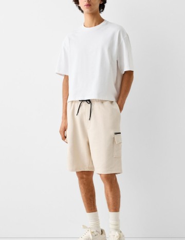 Pantaloni scurți Bershka, crem