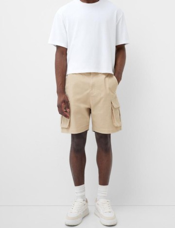 Pantaloni scurți Bershka, crem