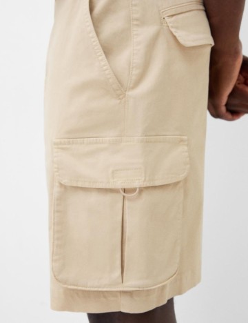 Pantaloni scurți Bershka, crem