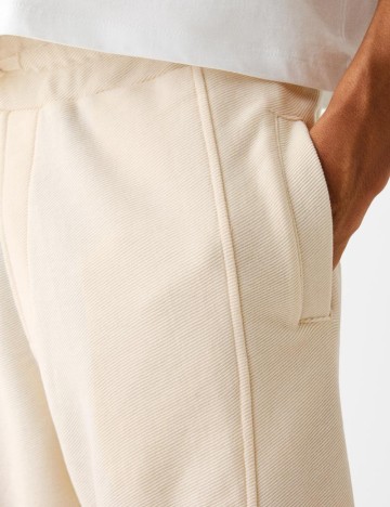 Pantaloni scurți Bershka, crem
