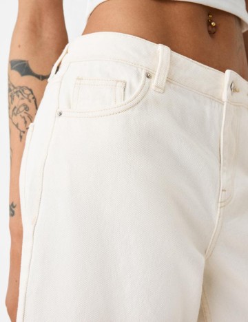 Pantaloni scurți de blugi Bershka, crem