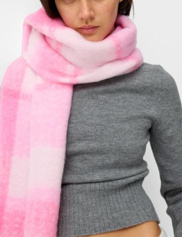 Fular Bershka, roz