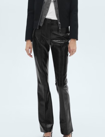 Pantaloni imitație din piele Mango, negru