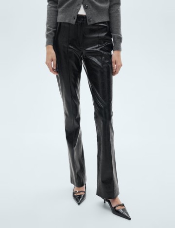 Pantaloni imitație din piele Mango, negru