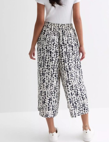 Pantaloni 3/4 New look, mix culori