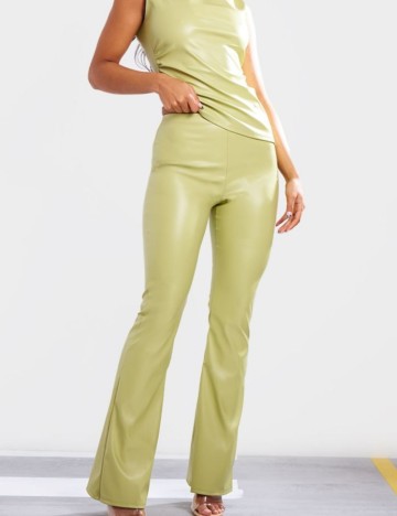 Pantaloni PRETTYLITTLETHING, verde