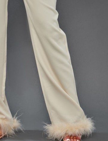 Pantaloni PRETTYLITTLETHING, crem
