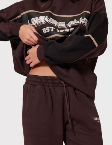 Pantaloni de trening PRETTYLITTLETHING, maro