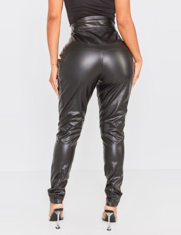Pantaloni imitație din piele PRETTYLITTLETHING, mix culori