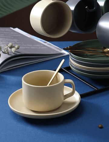 Set cană și farfurie Shein, bej