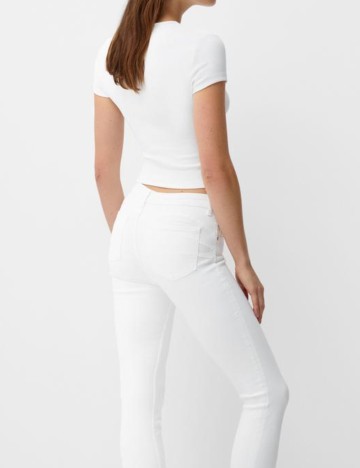 Jeans Bershka, alb