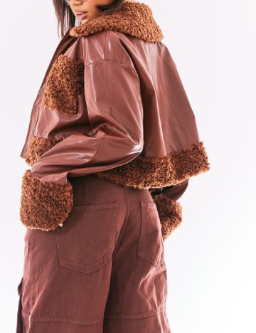 Jachetă imitație de piele PRETTYLITTLETHING, maro