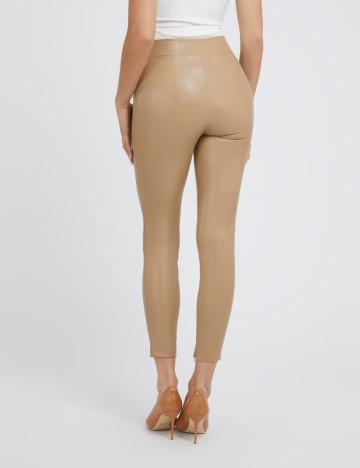 Pantaloni imitație din piele Guess, bej