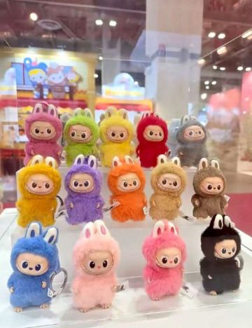 Figurină Shein, gri