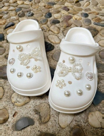 Set accesorii pentru crocs Shein, alb
