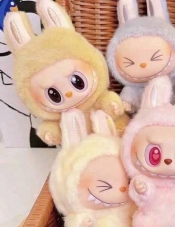 Figurină Shein, bej