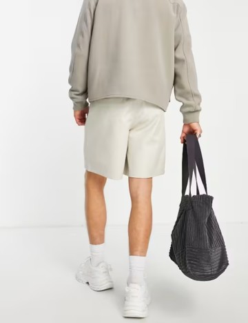 Pantaloni imitație din piele ASOS, crem