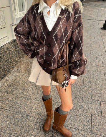 Pulover cu nasturi Shein, maro